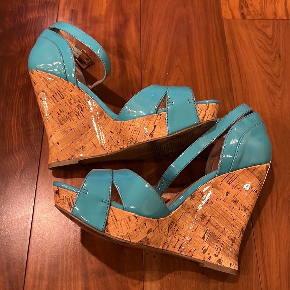 GUESS Platforms - Picture 3 of 10
